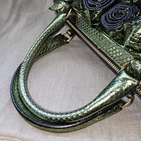 AUTHENTIC GREEN METALLIC PYTHON/LEATHER VALENTINO GARAVANI HANDLE BAG - Picture 8 of 12